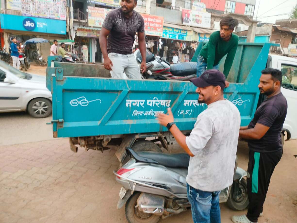 कलेक्टर श्री सोमेश मिश्रा के निर्देशानुसार माखननगर के मुख्य बाजार क्षेत्र में की गई (1)