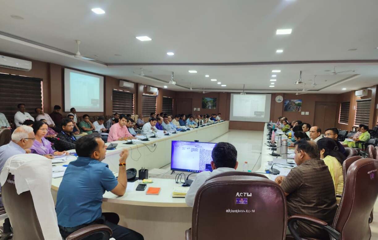 गंभीर बीमारी से पीड़ित कलेक्टर श्री सोमेश मिश्रा (1)