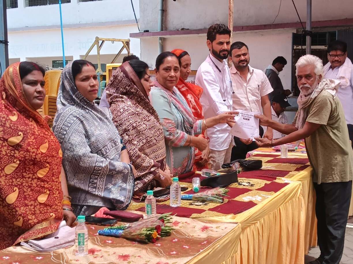 जनकल्याण शिविर में (2)