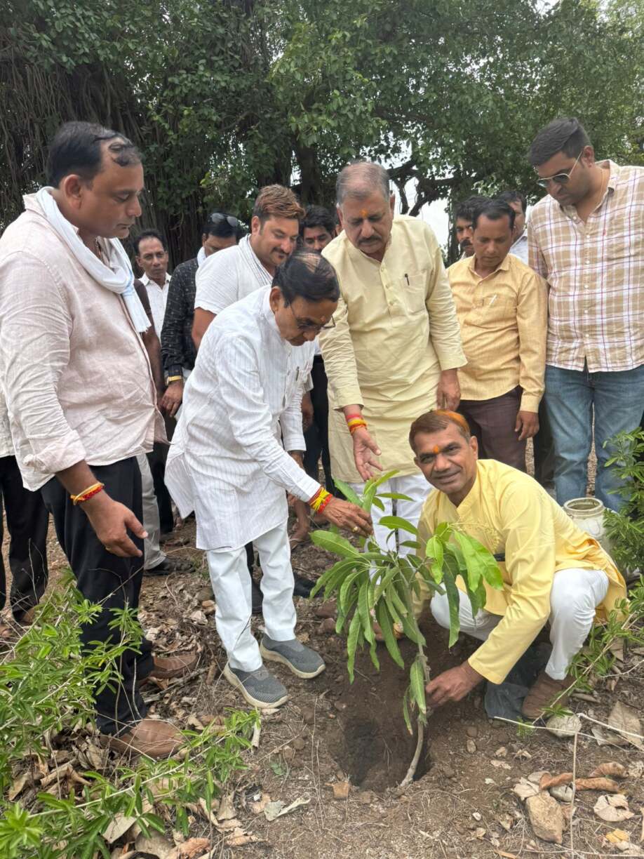 जनजातीय वनग्रामों में विधायक प्रेमशंश