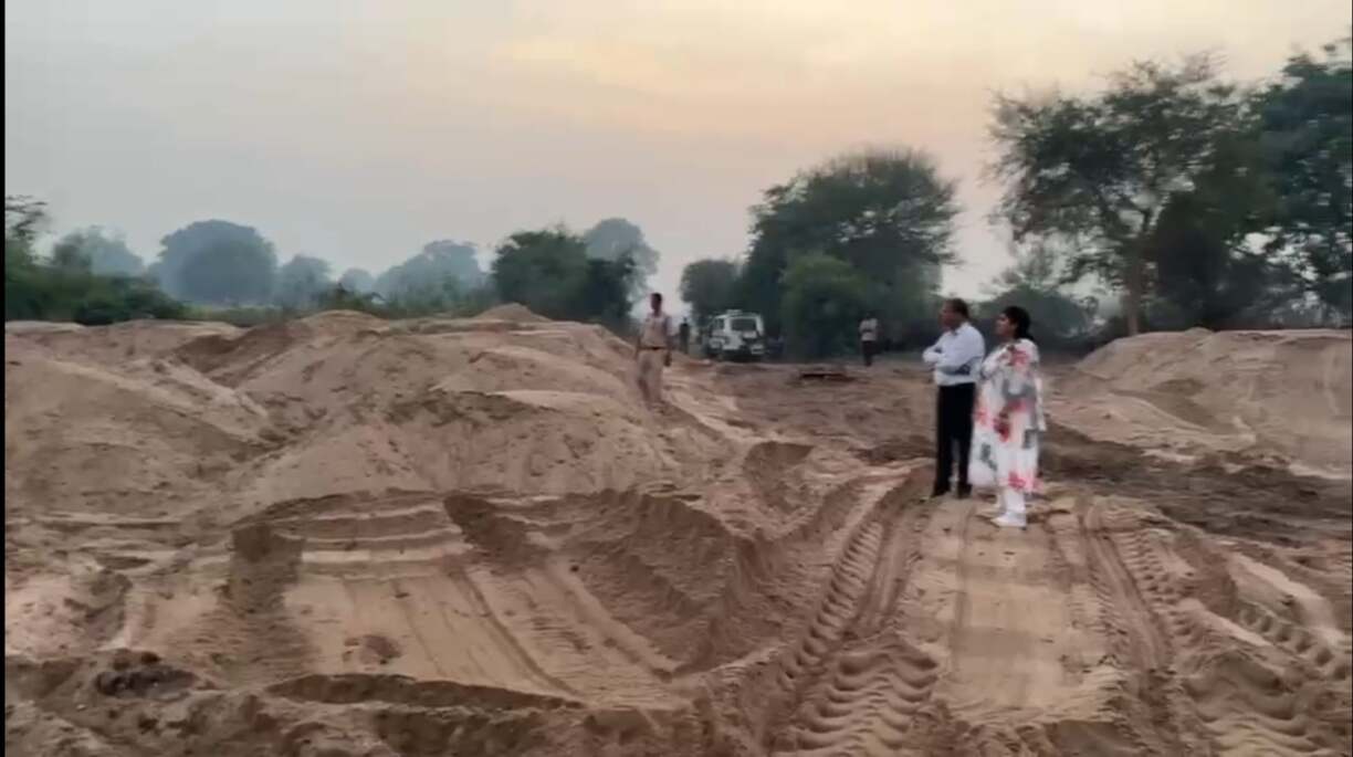 रेत140 घन मीटर रेत जप्_त (2)