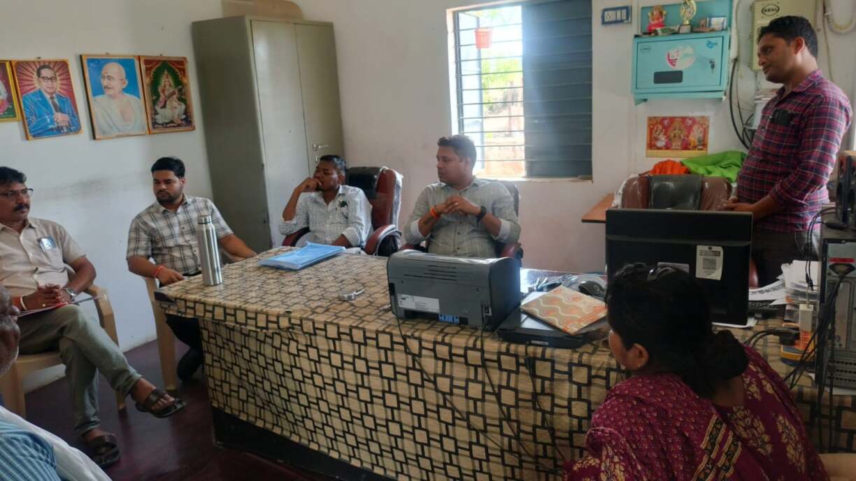 सहायक आयुक्त जनजातीय कार्य विभाग ने किया केसला कार्यालय एवं स्_कूल का निरीक्षण