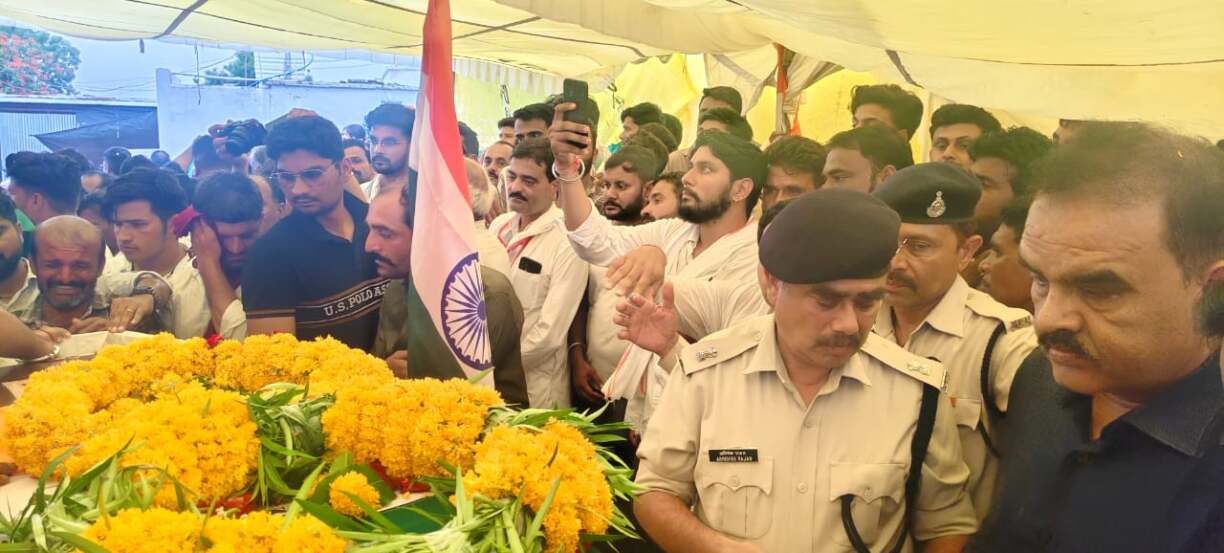 अमर शहीद हवलदार संतोष जाट को सैन्य एवं राजकीय सम्मान के साथ अंतिम विदाई (1)