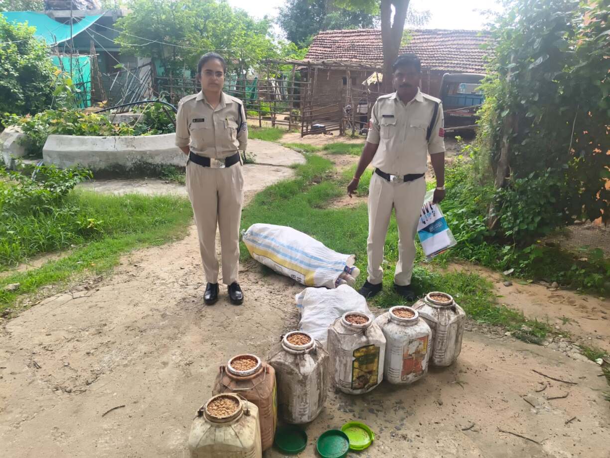 अवैध मदिरा के विनिर्माण, परिवह)