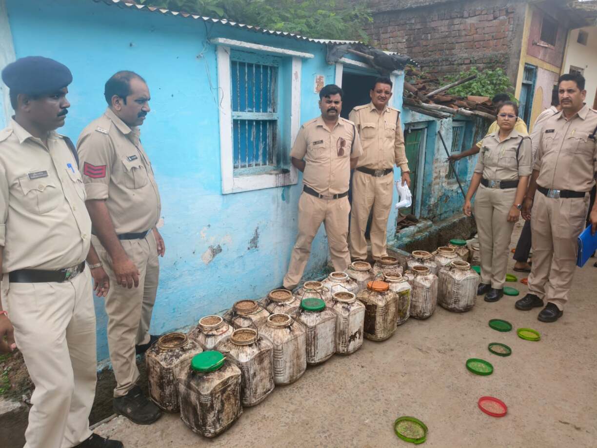 अवैध शराब के विरुद्ध आबकारी विभाग की निरंतर कार्यवाही (2)