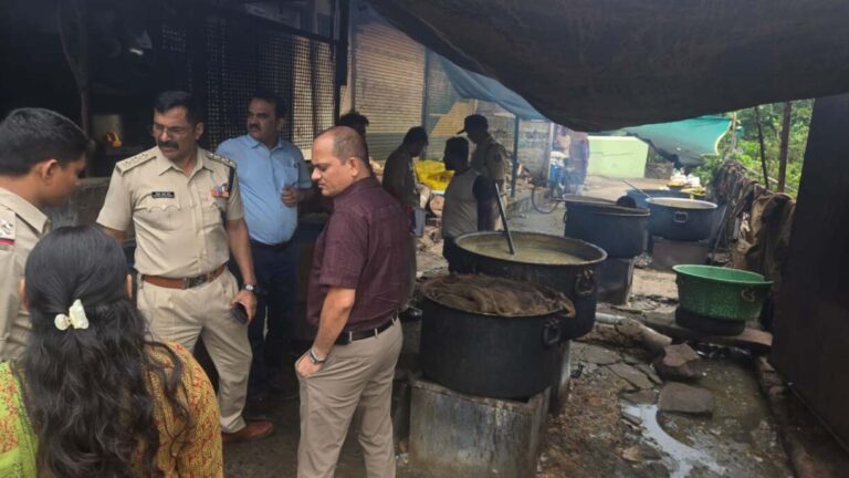 इटारसी रेलवे स्टेशन पर खानपान वेंडरों पर प्रशासन की बड़ी कार्रवाई (3)