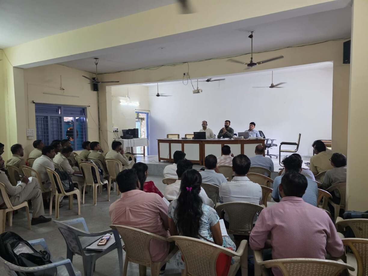 कलेक्टर के निर्देशानुसार वन वा ने की समीक्षा बैठक