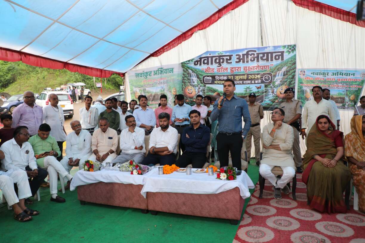 रिमझिम फुहारों के बीच जिल