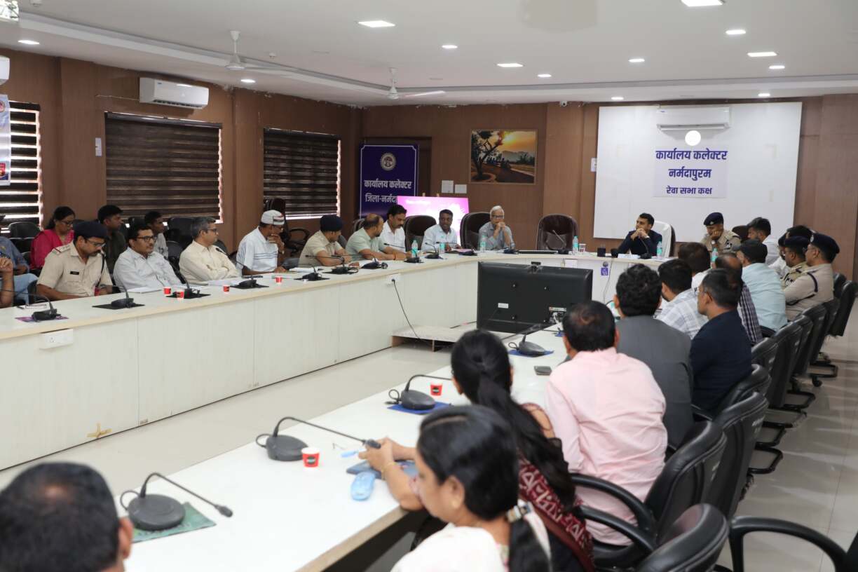 स्कूल-कॉलेजों में चलाएं