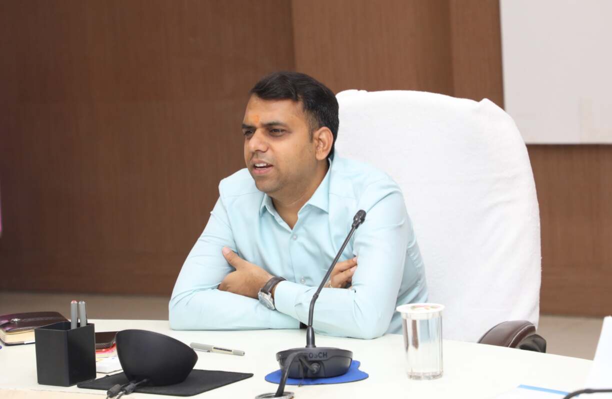 स्वास्थ्य योजनाओं के क्रियान्वयन म3)