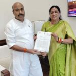 केंद्रीय मंत्री डॉ. वीरेंद्र कुमार से राज्यसभा सांसद माया नारोलिया ने की शिष्टाचार भेंट (2)