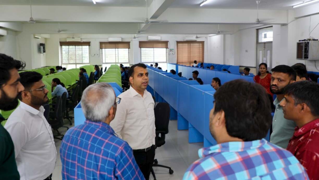 क्वालिफिकेशन और संस्श्री सोमेश मिश्रा (1)