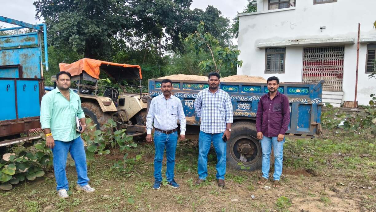 नर्मदापुरम में रेत माफियाओं पर कार्रवाई जारी (2)