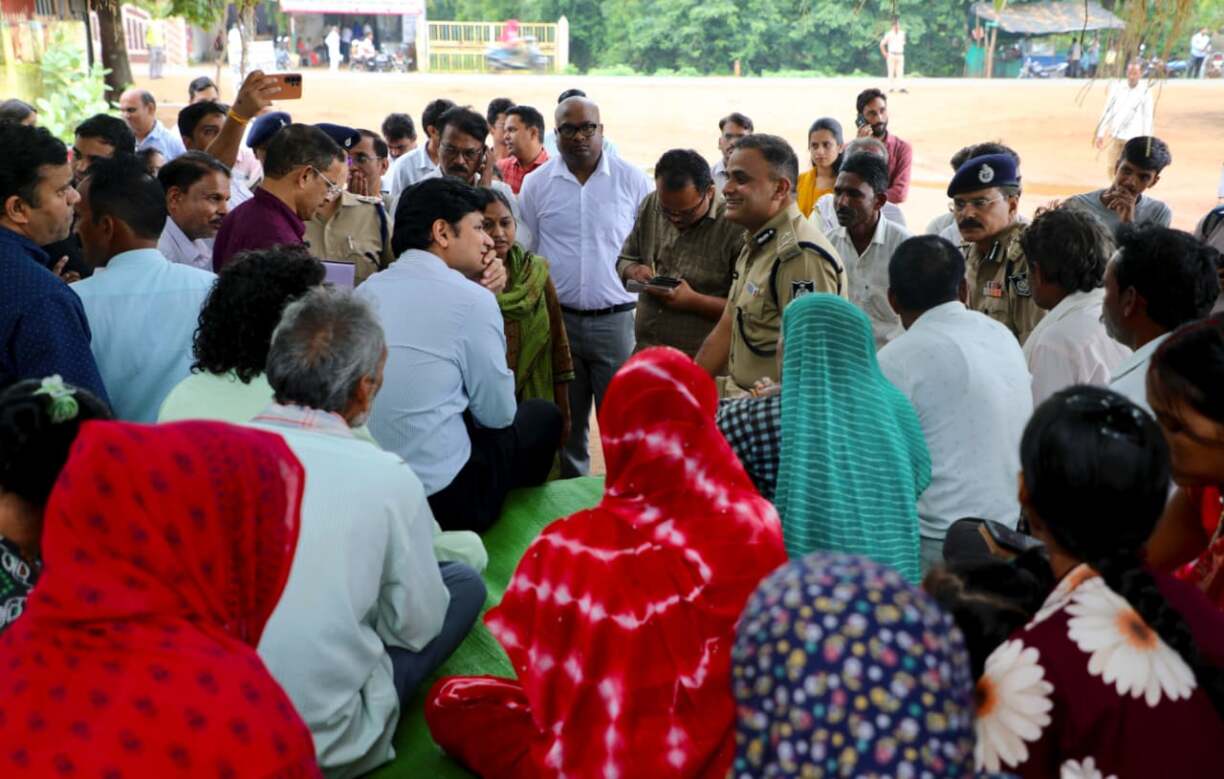 संभाग आयुक्त और आईजी ने