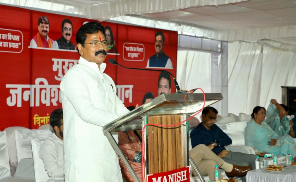 अधिकारी अब दफ्तरों तक सीमित न रहकर स्वयं पहुंच रहे नाग(1)