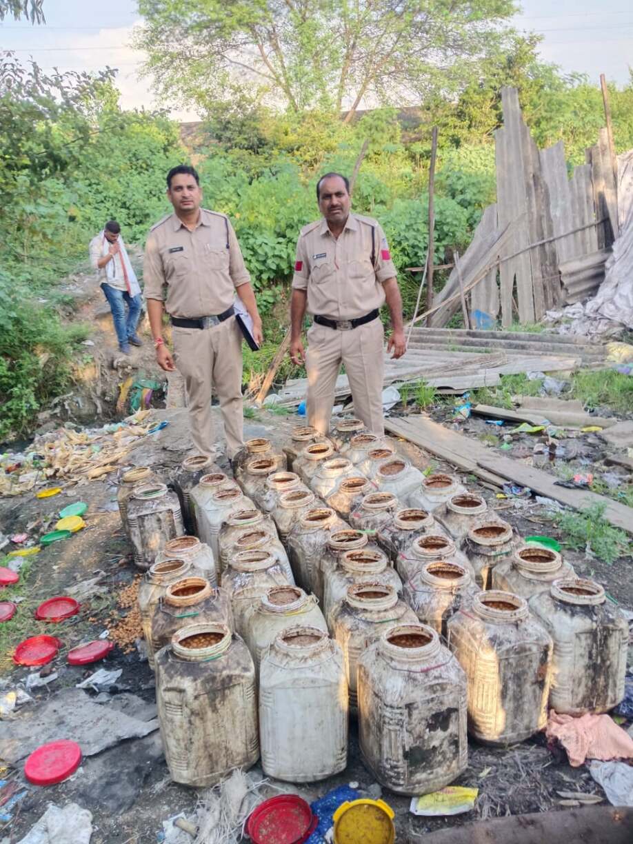 अवैध मदिरा के विरुद्ध जिलेभर में आबकारी विभाग की कार्रवाई (1)