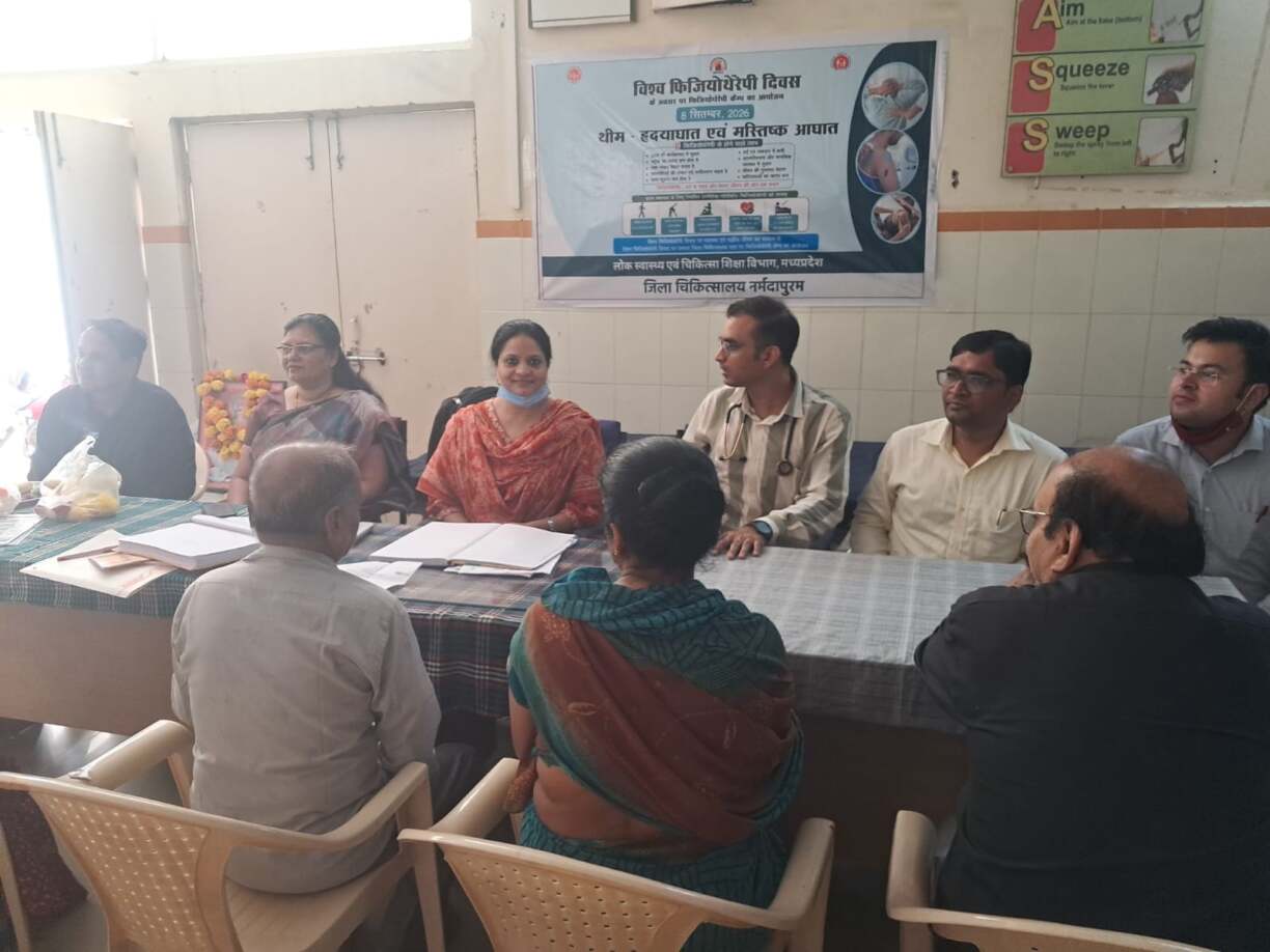 जिला चिकित्सालय में आयोजित हुआ वृद्धजन स्वास्थ्य शिविर (2)
