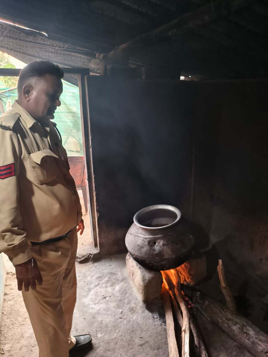 नर्मदापुरम में अवैध शराब के खिलाफ बड़ी कार्रवाई, 11 प्रकरण दर्ज (1)