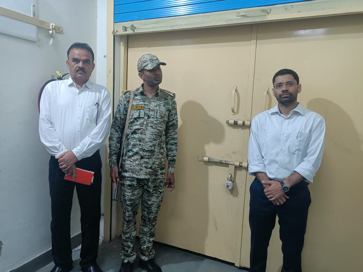कलेक्टर एवं जिला निर्वाचन अधिक(1)