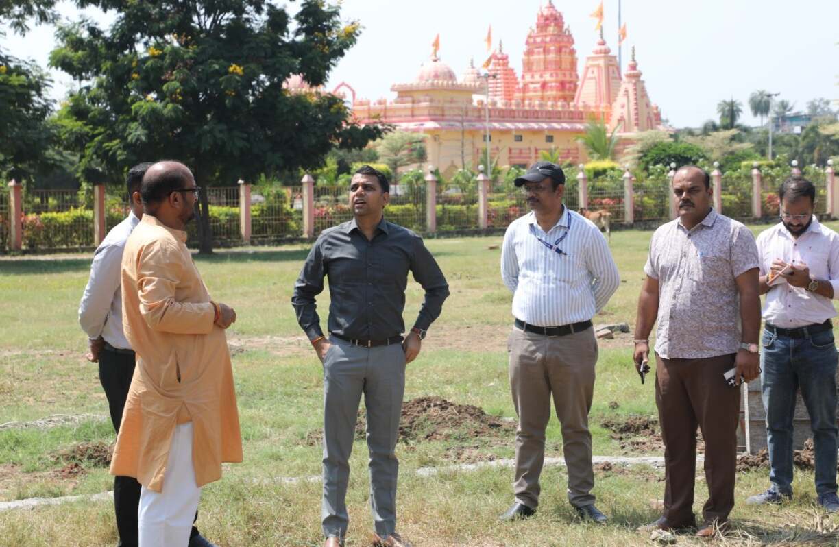 कलेक्टर ने श्री राम वाटरीक्षण (8)