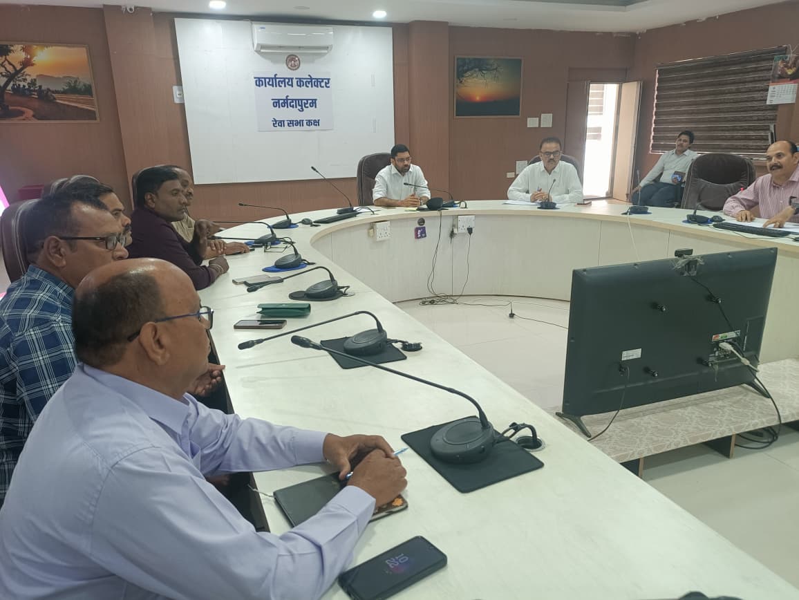 कलेक्टर श्री आशीष वशिष्ठ की अध्यक्षता