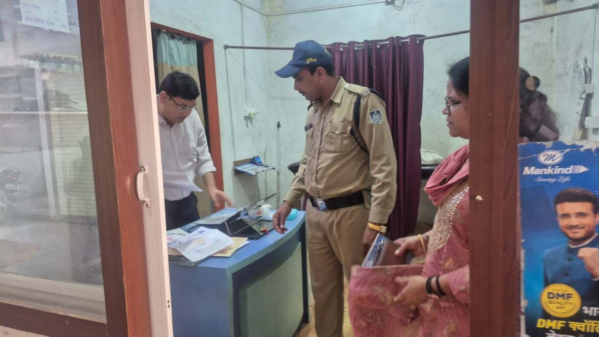 कलेक्टर श्री सोमेश मिश्रा ही (4)
