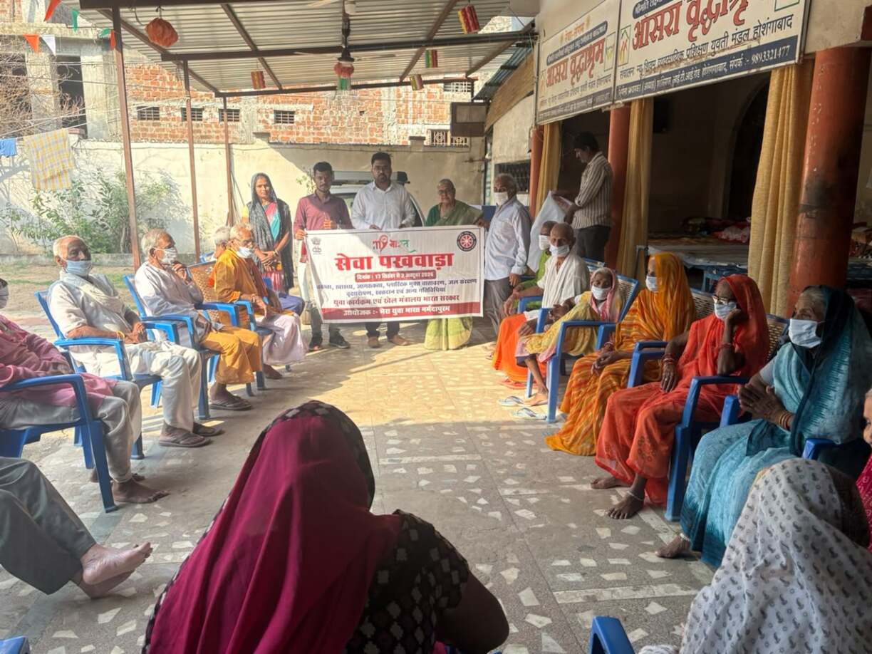 बांद्राभान में मेरा युवा भारत ने किया वृक्ष (2)