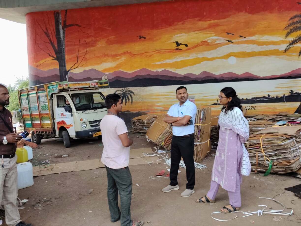 रसूलिया ओवरब्रिज के नीचे अतिक्रमणर्माना