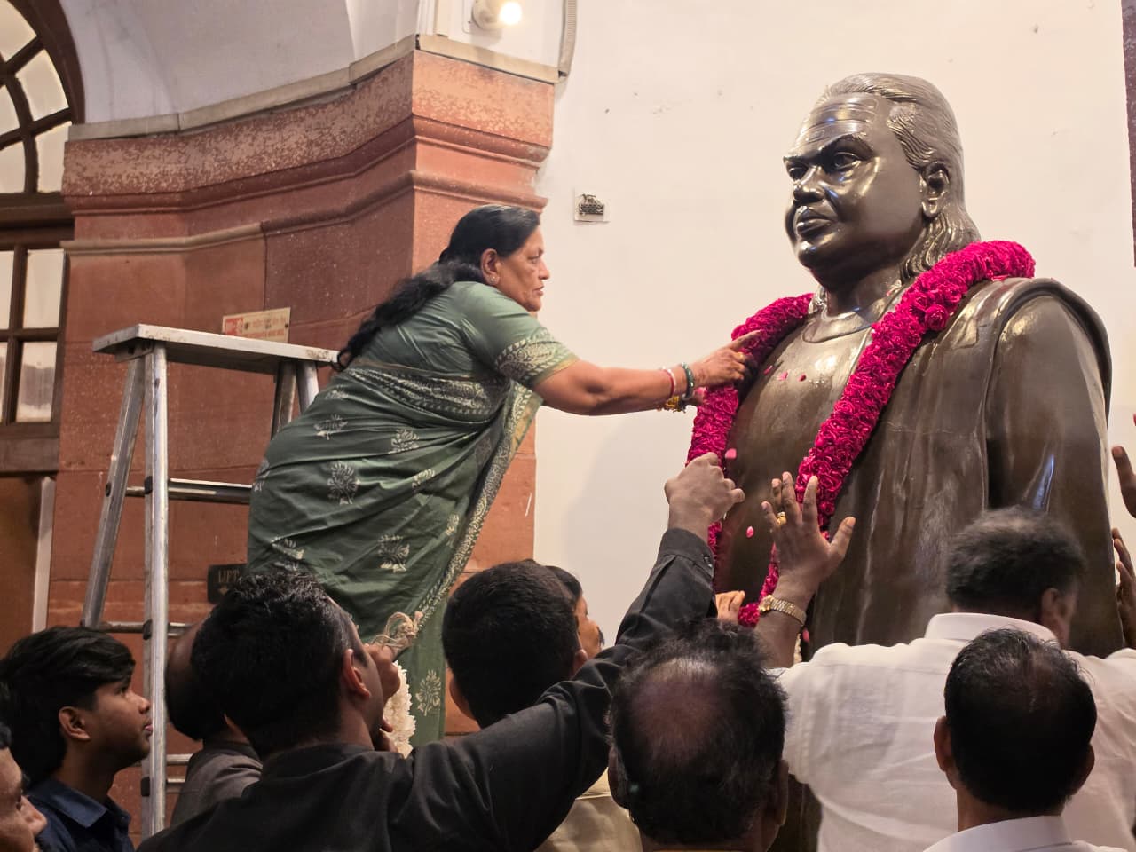 राज्यसभा सांसद श्रीमती माया नारोल